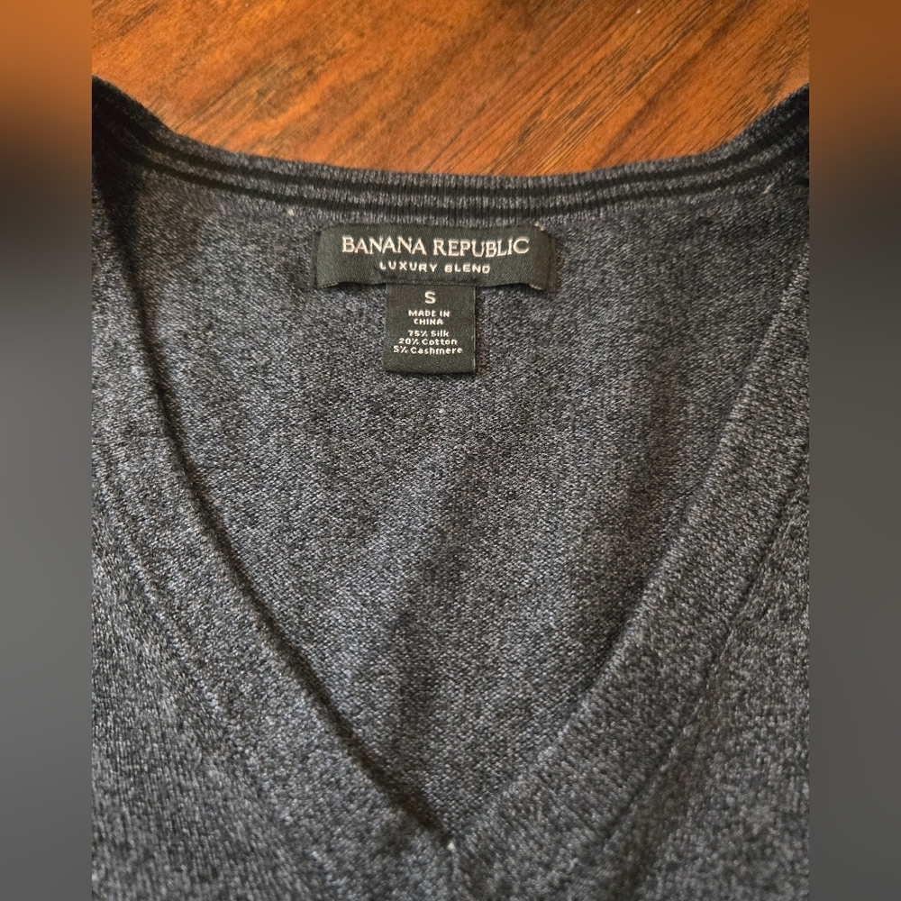 Banana Republic Luxury Blend Silk Cashmere Cotton V Neck Knit Sweater Small - Picture 4 of 8